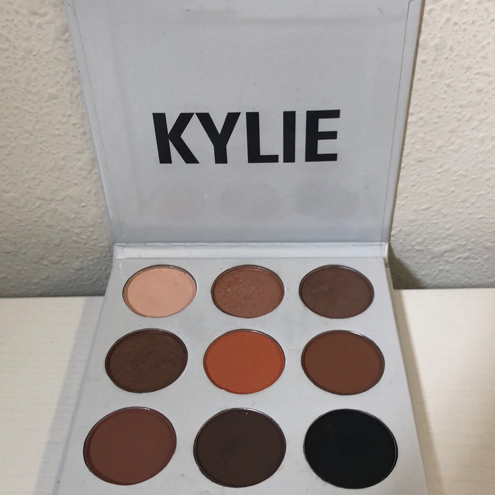 Kylie cosmetics eye shadow kit
